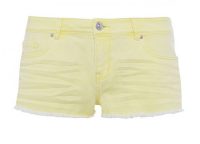 Shorts en color amarillo