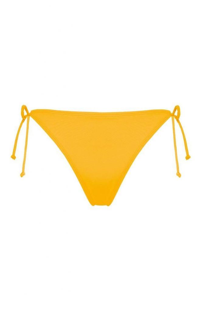 Braguita de bikini Primark triangular amarilla para combinar