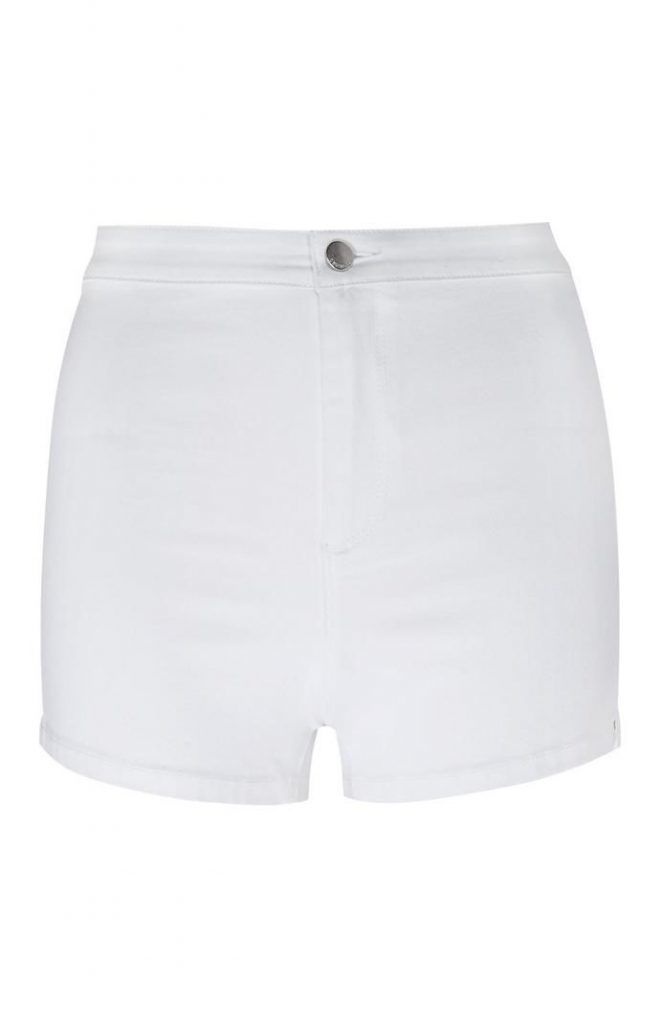 Pantalón corto Primark de talle alto y perneras ceñidas en blanco