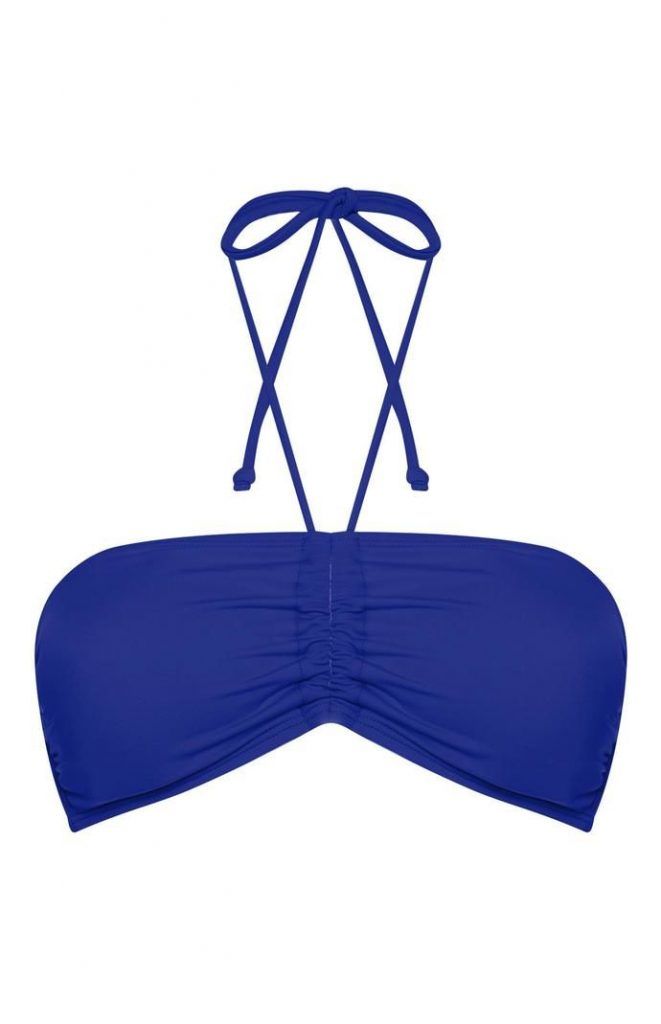 Top de bikini Primark bandeau azul para combinar