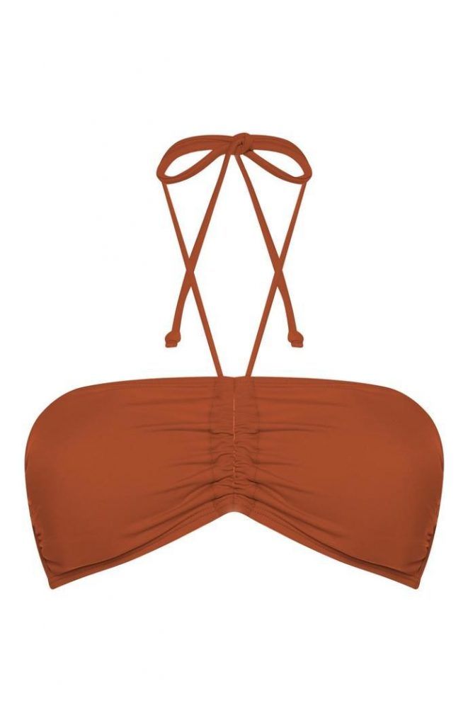 Top de bikini Primark bandeau color teja para combinar