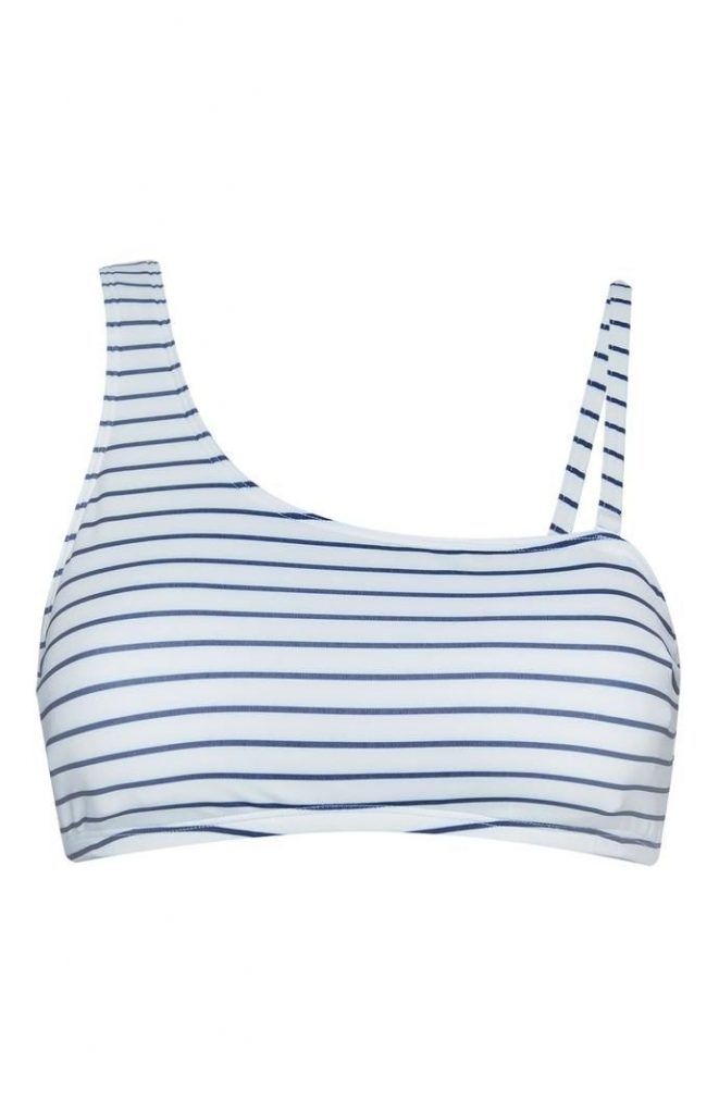 Top de bikini Primark corto de corte asimétrico a rayas azules y blancas