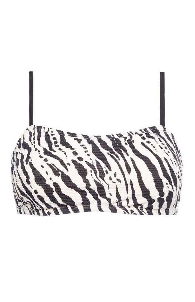 Top de bikini Primark de corte bandeau con tirantes y estampado de cebra en blanco y negro