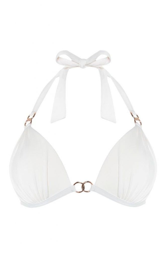 Top de bikini Primark escotado blanco con anillas
