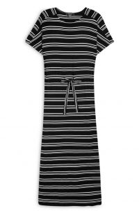 Vestido largo de punto con rayas horizontales en blanco y negro